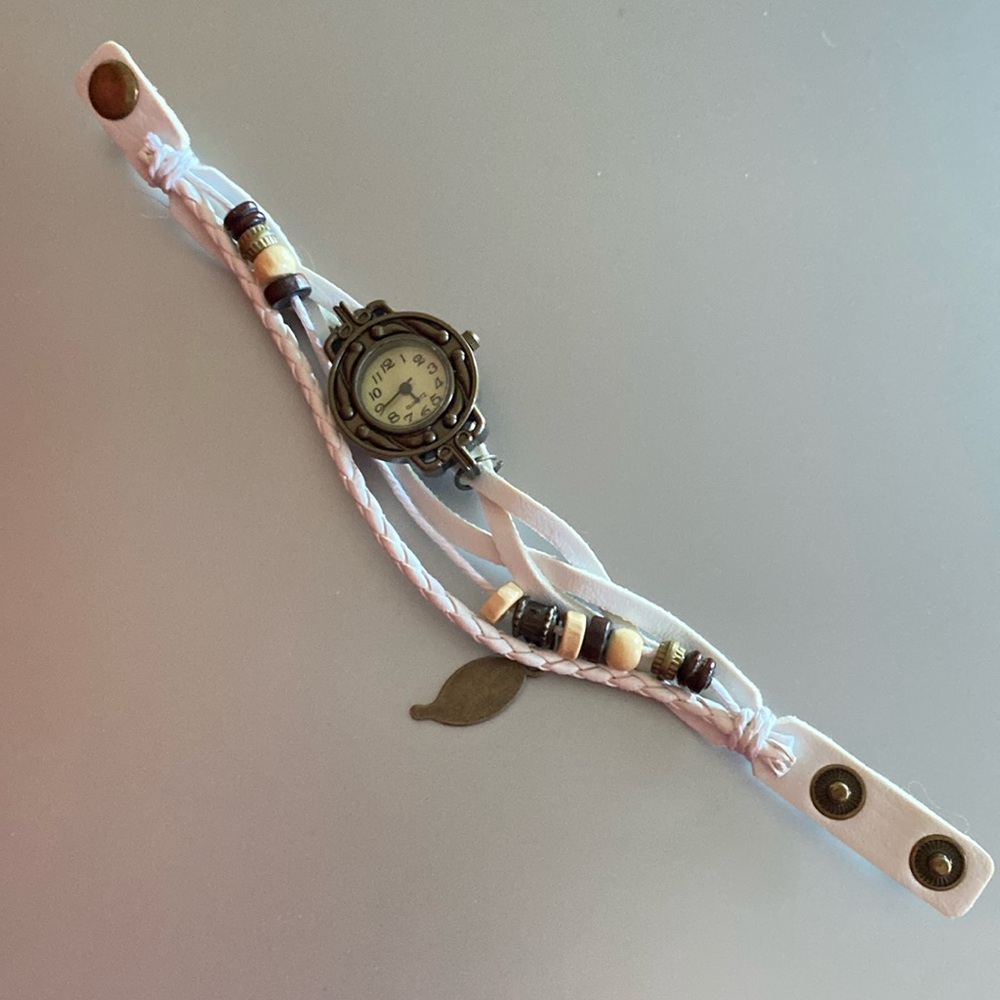 🆓 w/ Bundle🌟NWOT- PAPARAZZI: Faux White Leather Watch/Bracelet